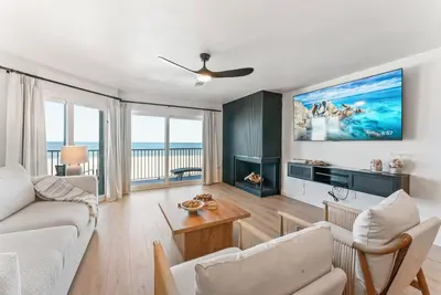 Image de Newly Reno Beachfront Escape | Steps to Beach