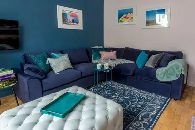 Image de Pass the Keys | Beautiful and bright - Stylish garden apartment