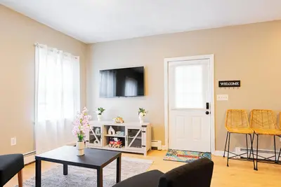 Image de Spacious 4-bedroom Boston with WiFi, free parking