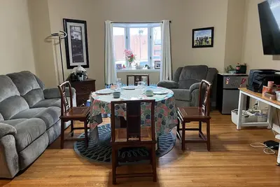 Image de 3-bedroom house in fabulous Ottawa with WiFi, Ac. Washer/Fdryer， Enjoy your stay