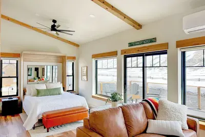 Image de Salmon River Suite - Luxury Stay at River's Edge