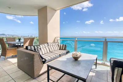 Image de Luxury 3-Bedroom Condo at The Cliff - Beachfront Resort with Spa & Restaurant
