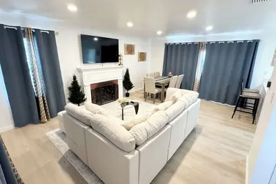 Image de Spacious 4-bedroom house and 2-bathrooms in charming Whittier with WiFi, Ac