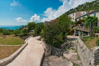 Image de Charming 1-bedroom house with Sea View, Ac in Sveti Stefan