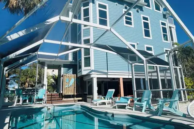 Spacious 6-bedroom house in charming Captiva with WiFi, Ac