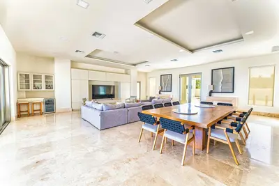 Image de Villa in front of the Sea of Cortez