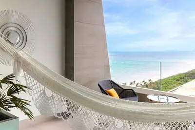 Image de Chic Oceanfront Resort ~ Private Balcony ~ Playa Mujeres’ Tranquil White Sands