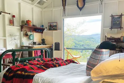 1950s \"Retro\" Cabin in Vermont w/ Breathtaking Views!