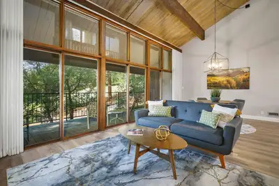 Image de #1Condo Glacier Resort, Pool, Golf, HotTub, Sauna, Gym