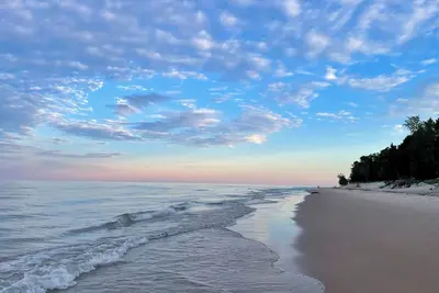 Image de New! Charming 3br/2ba Lake House in the Woods of the desirable Black River area