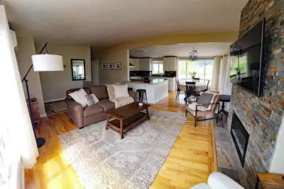 Image de Cozy & convenient to McKenzie River 20 min to Eugene 2/bed 2/bath Sleeps 4+ Pets
