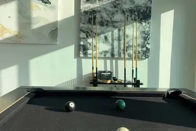 Image de Luxury 4br Penthouse | Rooftop Deck + Pool Table