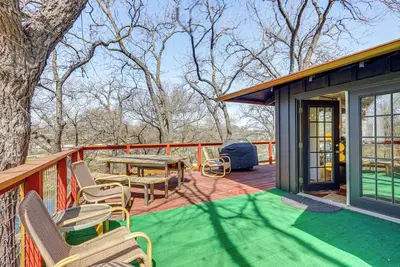 Image de Creekside Cottage w/ Deck & Hot Tub in Belton