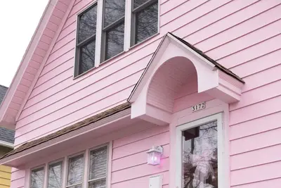 Image de Pink Diamond Rental in Bayview area Milwaukee with WiFi, Ac for pink lovers