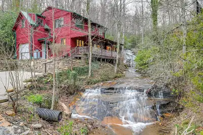 Image de Hidden Gem Falls Cabin w/ Creek & Game Room