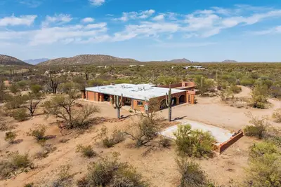 Image de 10-Acre Desert Oasis w/ Expansive Patio in Tucson!
