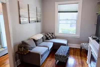 Image de Impeccably Restored and Appointed Row-house