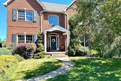 Image de Beautiful Home located near the 2025 Us Open in Oakmont.