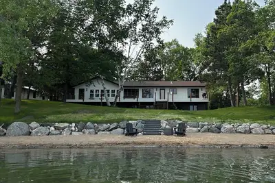 Image de Crimson Beach Retreat- Family friendly beach get away on clear Buchanan Lake!