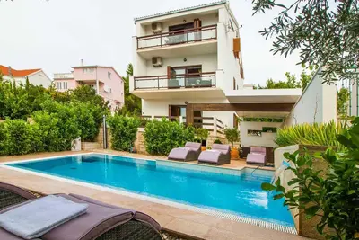 Image de Villa Nia avec vue sur la mer pour 12 personnes avec piscine - Eos Croatie