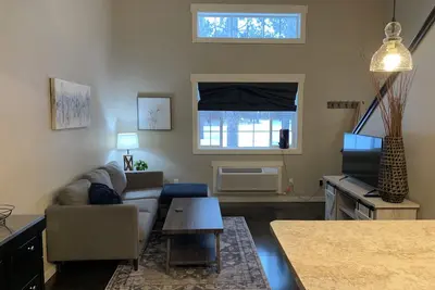 Image de 2-bed townhome, Cal King Bed, Desk area, Quiet, Excellent WiFi and Ac