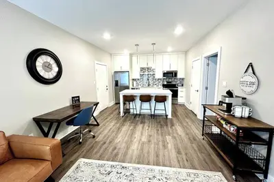 Image de Conveniently Located Midtown Flat