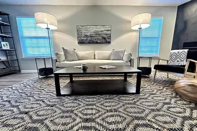 Image de Stylish & Convenient Midtown Home