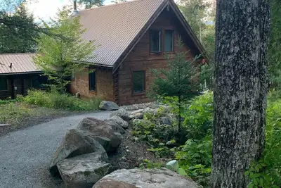 Image de Raven Ledge – A Stunning Log Cabin Retreat on Drag Lake