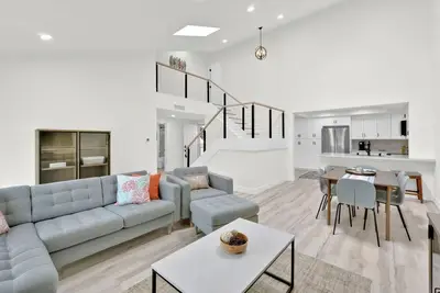 Woodbridge Beachy & Bright Townhome
