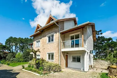 Image de Casa Completa Triplex no Centro de Gramado