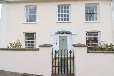 Rhondda House, family friendly, character holiday cottage in Truro