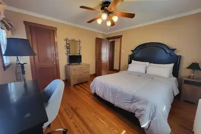 Image de Cozy 1800 sq. ft Hershey House (3 floors) 🍫