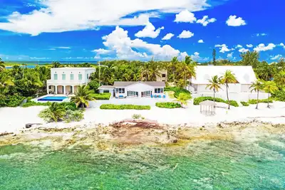 Image de 2 private beachfront villas side by side, 5 bedrooms, Rum Point, Grand Cayman!