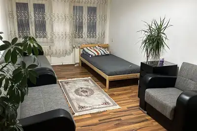 Image de Bright apartment located in a quiet neighborhood-perfect for relaxing.