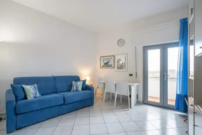 Image de Cozy 45 sqm apartment, able to accommodate up to 4 people, located on the sixth floor of a modern building with lift. The property is located in an extremely strategic area, just 100 meters from Santa Maria Novella station, near the historic center and a
