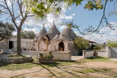Image de Trullo 'Happy Family' avec vue sur la montagne, Wi-Fi et climatisation