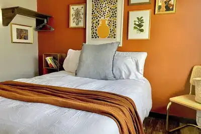 Image de Whimsy Cottage in Super Location