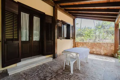 Image de Maison de vacances 'Tra Il Mare E Gli Ulivi' avec vue sur la montagne, Wi-Fi et climatisation