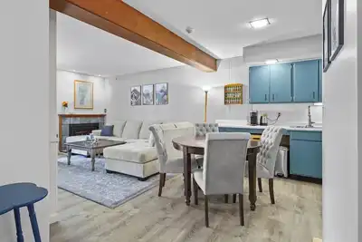 Image de 5-15 Minutes from Mountains, Balcony, Fireplace, Fast Wifi