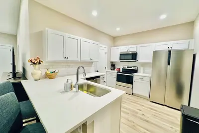 Image de New Spacious 4br Home! Basketball Court & Playground.