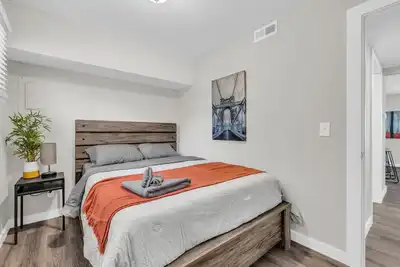 Image de Modern & Cozy 2br Home - Queen Beds + Workspace + Parking + WiFi Perfect stay!