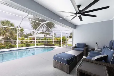 3br Home with Pool & Parking, Solar Power