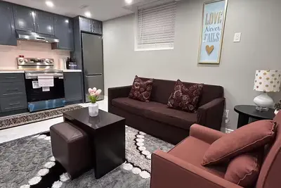 Image de Private 2 bedroom Unit, Private entry, 2 parking- pet/smoke free