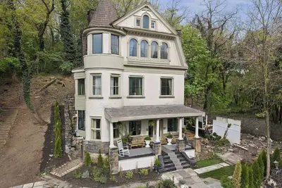 Image de Downtown Victorian Mansion