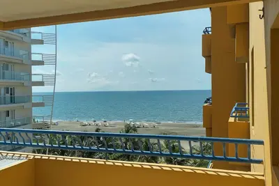 Image de Beachfront 2-bedroom apartment 8 min to Old City