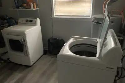 Image de Last Minute Masters Home! 4-bd w/WiFi, Yards, Keyboard. Stay Tuned for Updates!