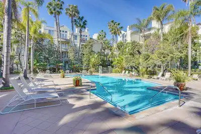 Image de < 1 Mi to Airport: Luxury Condo in Irvine!