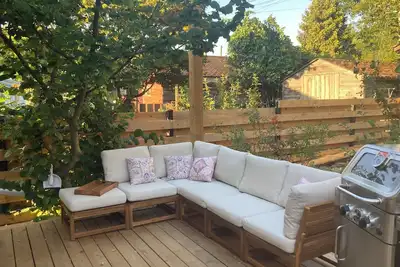 Image de Natural Nook by Nelson lakeside park. Downtown walkable and pet friendly!