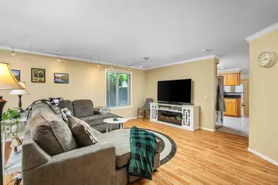 Image de Fantastic Single Level Ranch Layout, Fenced Backyard w/ Large Deck, New Decor and Furnishing