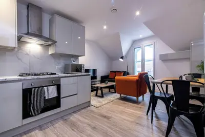 Image de 2-Bed Apartment in Basingstoke – Central & Convenient